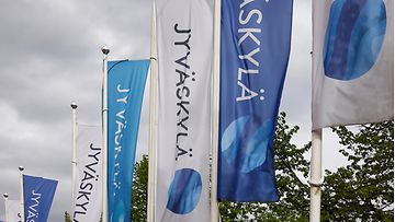 Jyväskylän kaupungin lippuja.