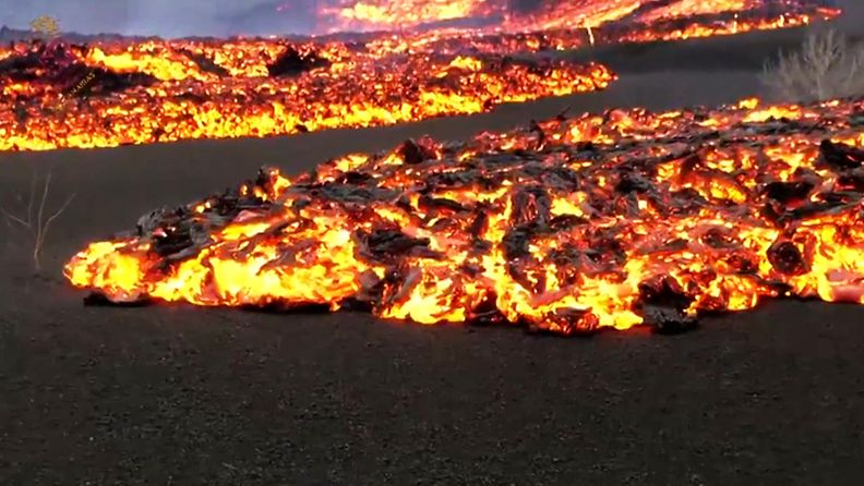 La Palman tulivuoresta syntyi uusi virtaus – tuhoaa kaiken vastaan tulevan