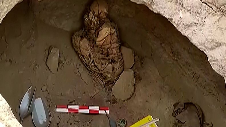 Hautakammiosta löytyi köysillä sidottu muumio Perussa.