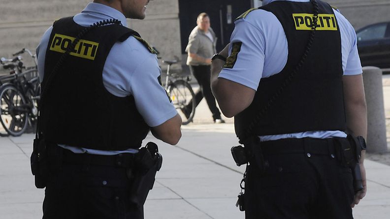 Kaksi poliisia Kööpenhaminassa.