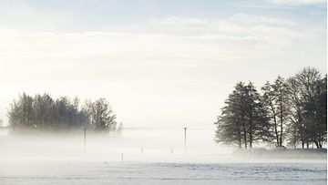 Jalankulkijoita talvisäässä Espoossa.