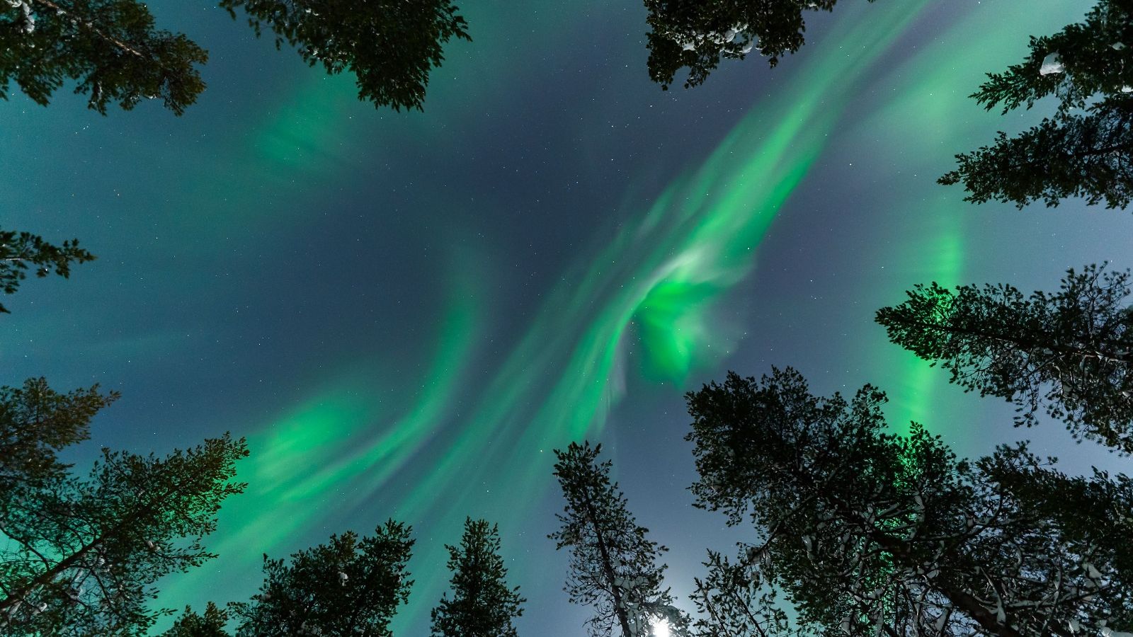 Revontulet tanssivat taivaalla ympäri Suomen 