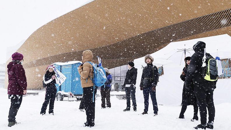 Mielenosoittajia Convoy Finland -tapahtumassa Helsingissä 5. helmikuuta 2022. 