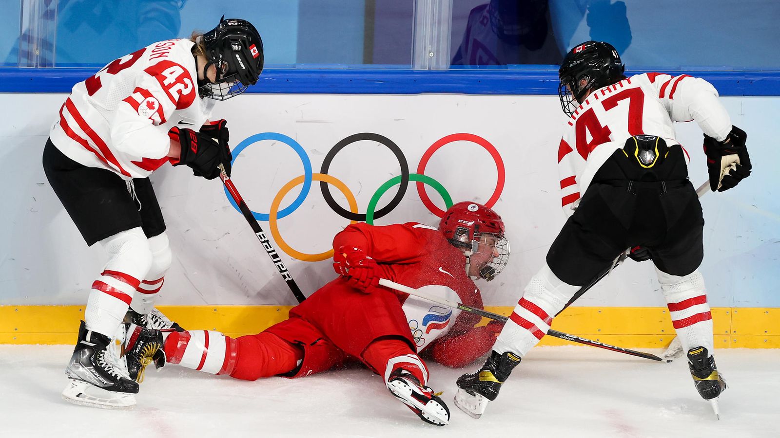 Olympiakiekkoa maskit kasvoilla? Näin kohuratkaisuun reagoitiin Leijonissa  – erikoisille käänteille saatiin selvyys 