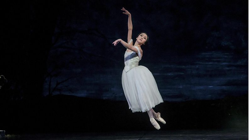 LK 7.2.2022 Eun-Ji Ha tanssii baletissa Giselle Suomen Kansallisoopperassa.