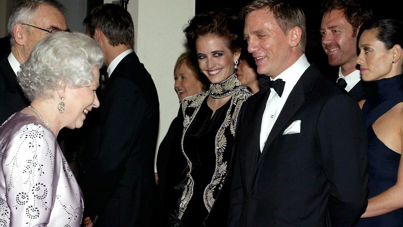 kuningatar Elisabet, Daniel Craig