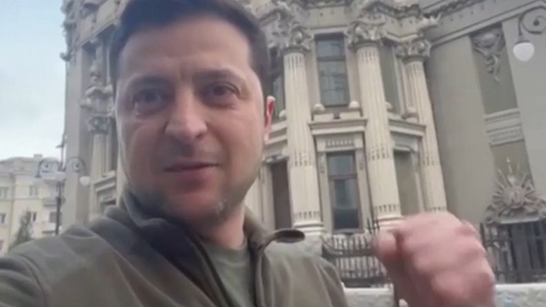 Kuvakaappaus Zelenskyin julkaisemalta videolta.