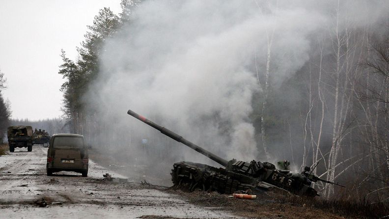 Tuhottu venäläinen tankki Ukrainassa.