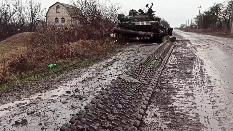 Tuhottu ukrainalainen tankki.