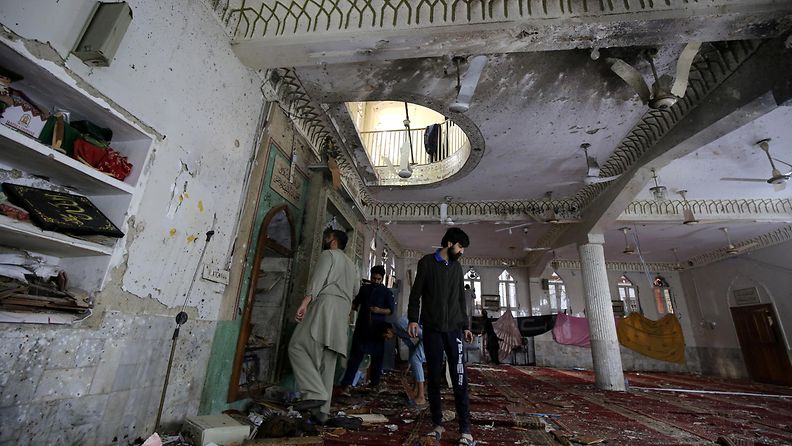 Pakistanin Peshawarissa tapahtui itsemurhaisku moskeijassa. Isku tappoi kymmeniä.