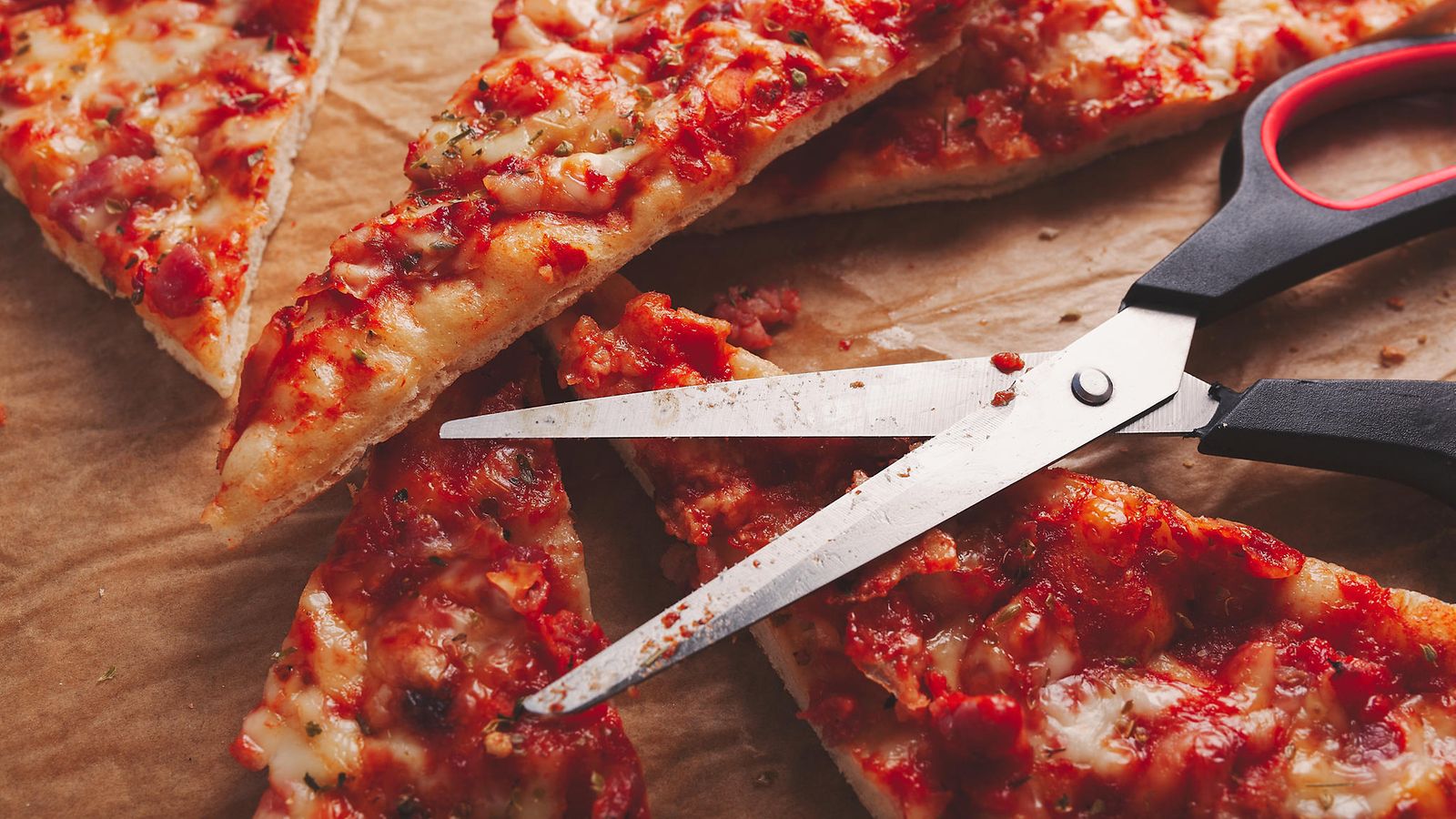 Shutterstock pizza sakset