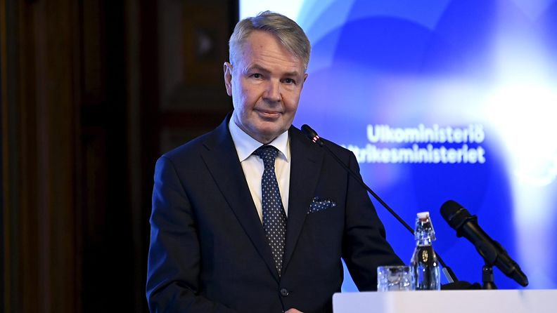 Pekka Haavisto maaliskuussa 2022 tiedotustilaisuudessa.