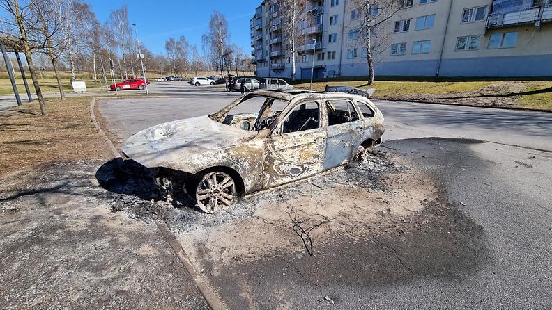 Tuhoutunut auto Ruotsissa Norrköpingissä.