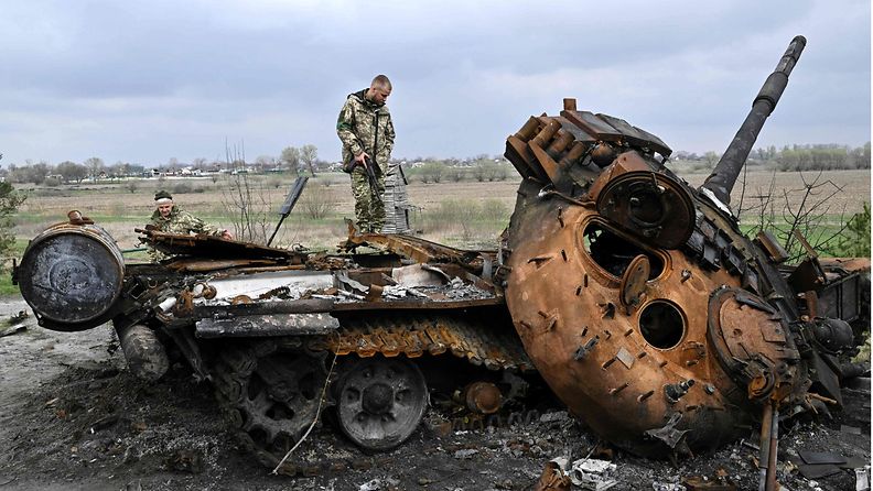 Tuhoutunut venäläinen panssarivaunu Ukrainassa LK 28.4.2022