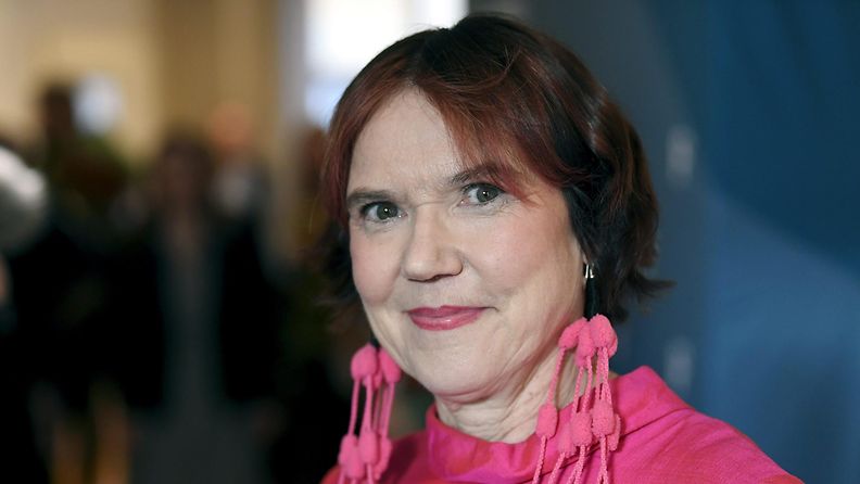 LK 28.4.2022 Rosa Liksom, kirjallaan Väylä, kaunokirjallisuuden Finlandia-palkintoehdokkaiden julkistustilaisuudessa Helsingissä 11. marraskuuta 2021.