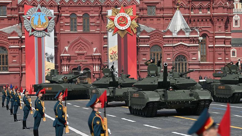Venäjän panssarivaunuja voitonpäivän paraatissa toukokuussa 2022.