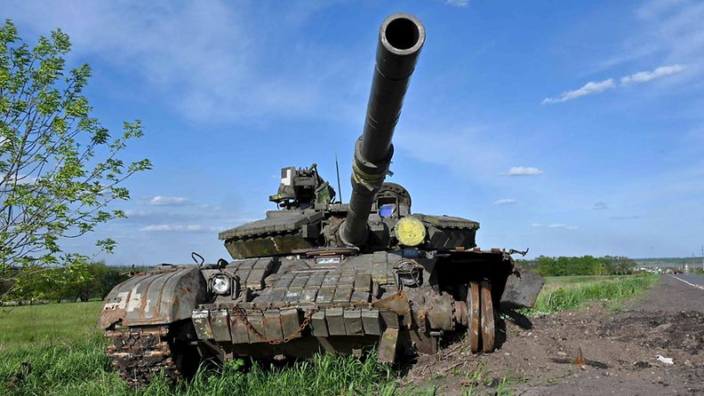 Tuhottu venäläinen panssarivaunu Harkovan itäpuolella 13. toukokuuta.