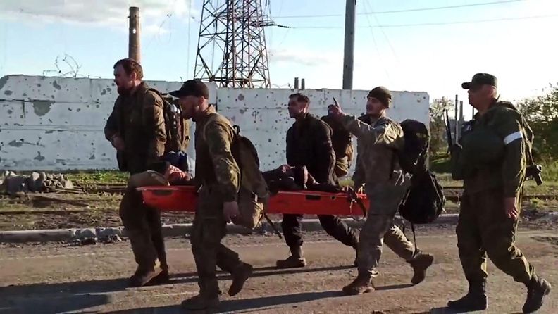 AOP Azovstalin terästehtaalta Mariupolista evakuoitavia Ukrainan sotilaita Venäjän puolustusministeriön julkaisemassa kuvassa.