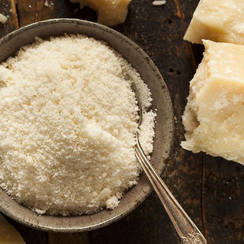 parmesaanijuustoa raastettuna