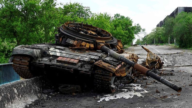 Tuhoutunut panssarivaunu Mariupolissa toukokuussa 2022.