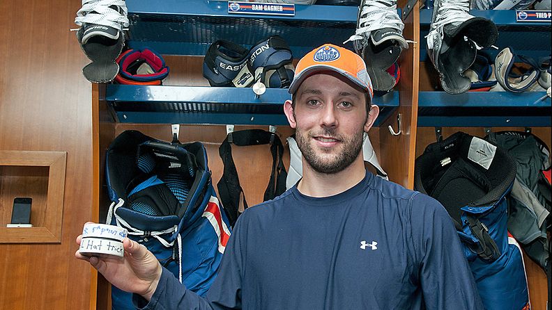 Edmontonin Sam Gagner esitteli juhlakiekkoja iskettyään tehot 4+4.