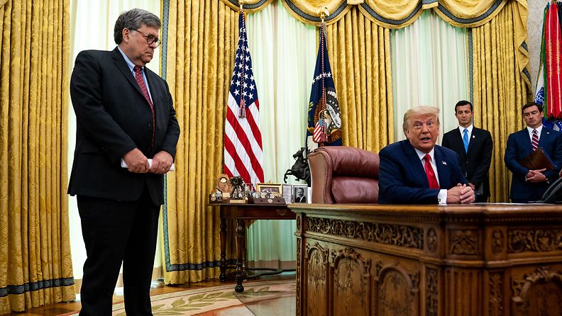 William Barr ja Donald Trump Valkoisessa talossa heinäkuussa 2020.