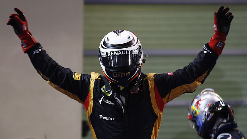 Kimi Räikkönen tuulettaa Abu Dhabin voittoa