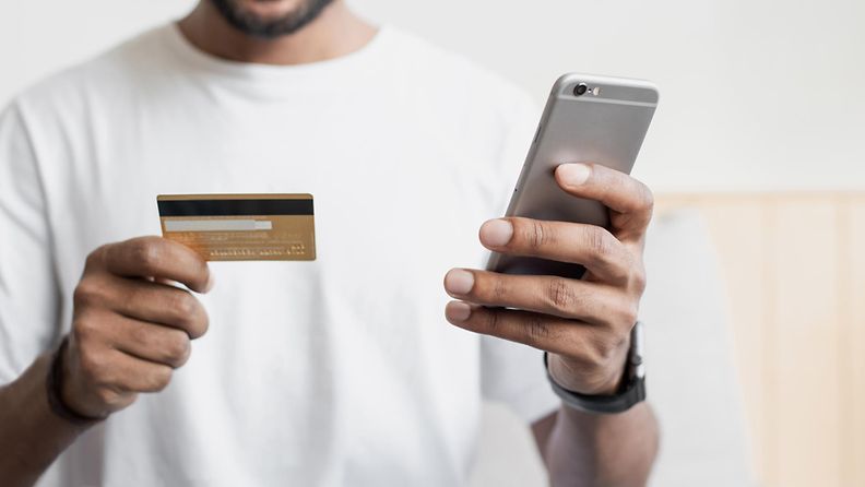luottokortti ja mobiilimaksaminen