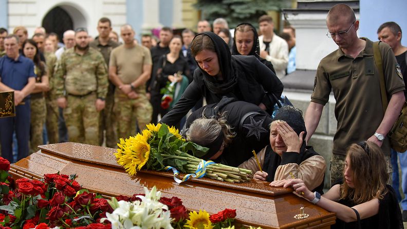 Ukrainalaissotilaan hautajaiset heinäkuussa 2022.