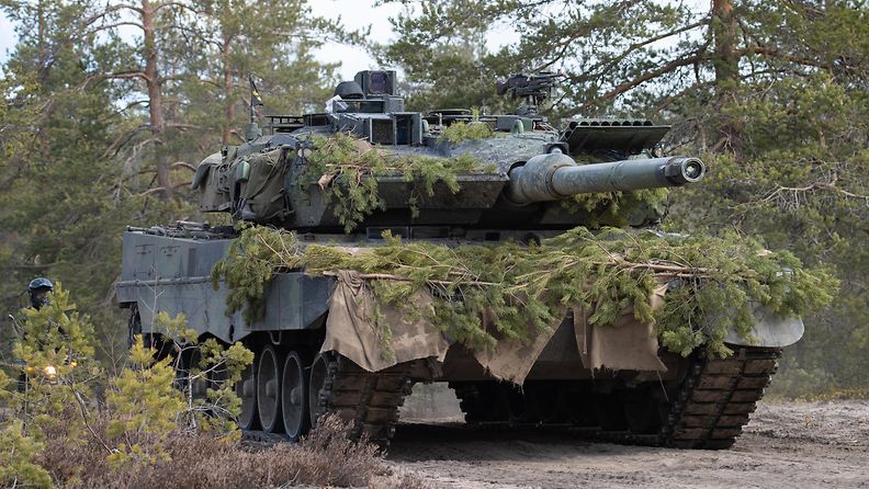 Leopard 2A6-panssarivaunu harjoituksissa 2022.