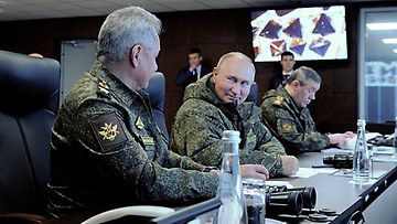 AOP Putin ja Shoigu seurasivat sotaharjoitusta