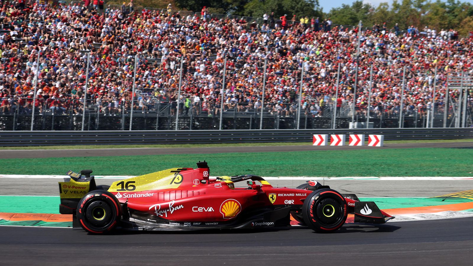 F1: Charles Leclerc paalulle Monzassa, Max Verstappen tipahtaa  seitsemänneksi 