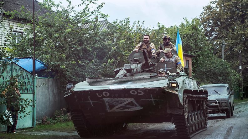 Ukrainan joukkoja venäläistä vapautetussa Izjumissa 16. syyskuuta 2022.