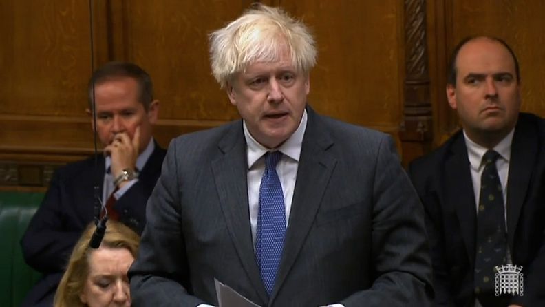 Boris Johnson piti ensimmäisen puheenvuoron parlamentin takarivistä jätettyään pääministerin pestin.