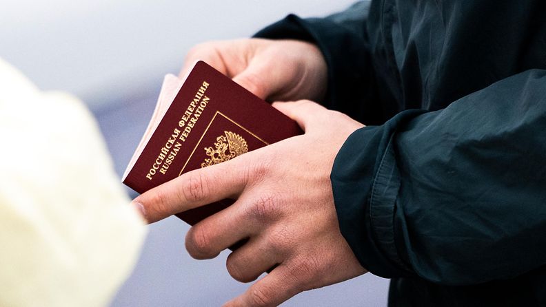 Venäjän passi tarkastetaan rajalla syyskuussa 2022.