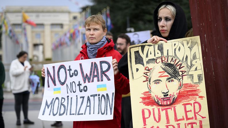 Venäläisiä mielenosoittajia Sveitsissä syyskuussa 2022.