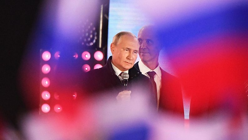 Vladimir Putin ja Venäjän lippuja syyskuussa 2022.