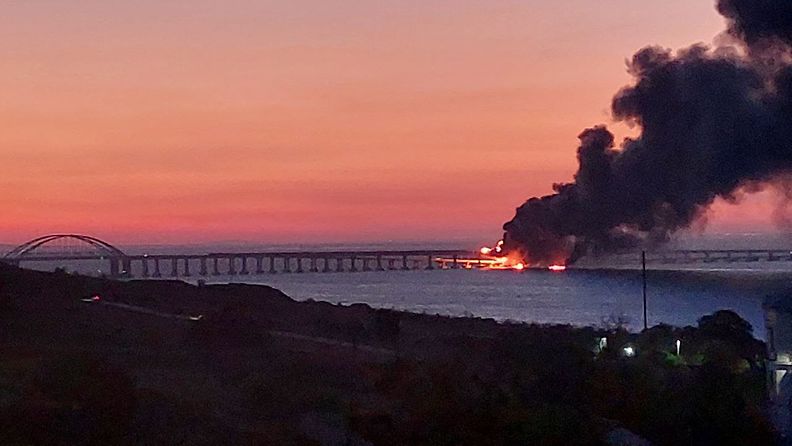 Krimin sillan tulipalo 8. lokakuuta 2022