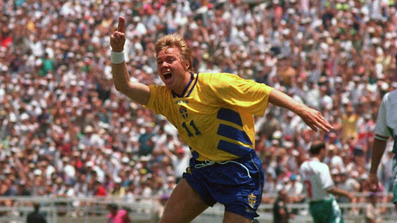 Tomas Brolin tuulettaa maaliaan vuoden 1994 MM-pronssiottelussa.
