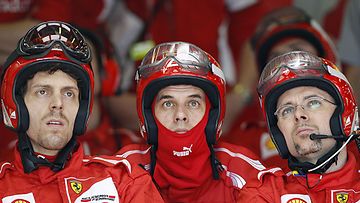 Australian GP veti Ferrarin väen mietteliääksi.
