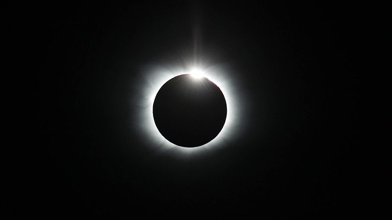 AOP 10.12631452d auringonpimennys kuvituskuva