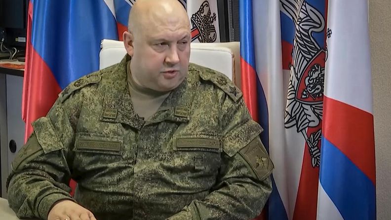 Venäjän asevoimien komentaja Sergei Surovikin puhui toimittajille Moskovassa 18. lokakuuta.