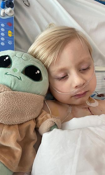Nelivuotias Marlon pääsi sydänleikkaukseen ja toipuu nyt Uudessa lastensairaalassa Helsingin Meilahdessa. 3