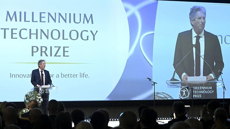 LK 25.10.2022 Tämän vuoden Millennium-palkinnon on saanut professori Martin Green. Hänet palkittiin innovaatioista, jotka ovat kehittäneet aurinkoenergian tuotantoa.