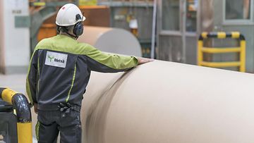 LK 7.11.2022  Metsä Groupin tehdas Kemissä 13. elokuuta 2018. Kemin tehtailla valmistetaan havu- ja lehtipuusellua kartongin ja paperin valmistukseen sekä laineria aaltopahvin raaka-aineeksi.
