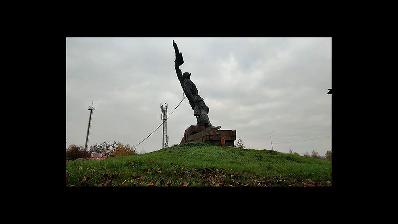 Neuvostopatsas kaadettiin Uzhhorodissa Ukrainassa