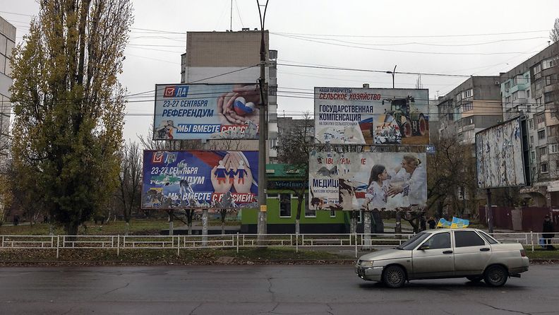 Venäjän propagandajulisteita Hersonissa, jonka Ukraina vapautti 11. marraskuuta 2022.