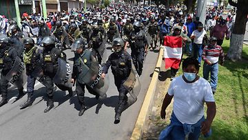 AOP: Peru, mielenosoitukset, väkivalta
