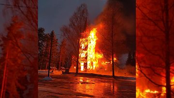 Rautjärven kirkko palaa 3