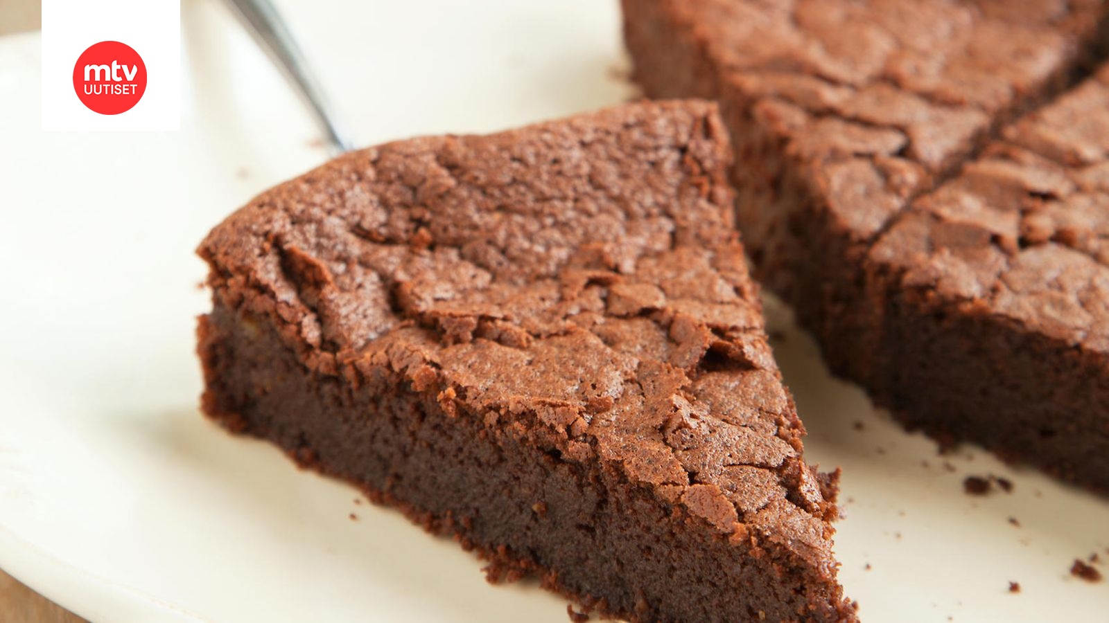Nopea ja helppo suklaajälkiruoka: Testaa tämä herkullinen suklaakakku |  Makuja | MTV Uutiset